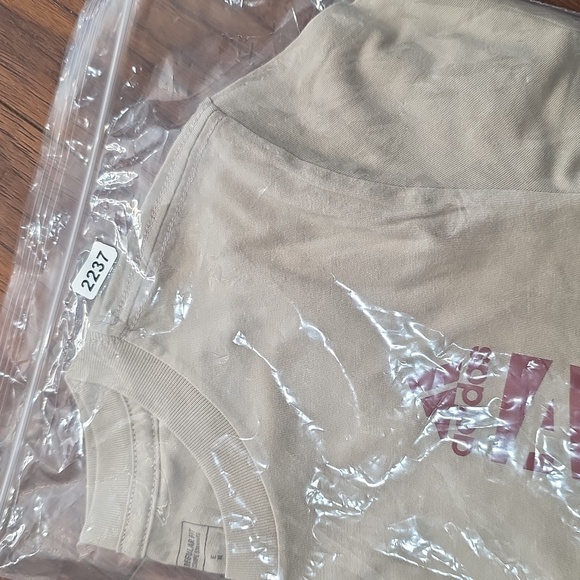 Adidas Boy's Tan Short Sleeve Tee Maroon Logo Size Medium (10-12) K-2237 - Picture 6 of 6